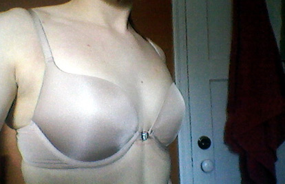 Женская грудь с широким основанием маленького размера